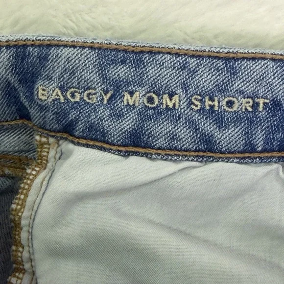 American Eagle Jean Shorts Womens 4 Blue Light Wash Baggy Mom Distressed Denim - Picture 7 of 9